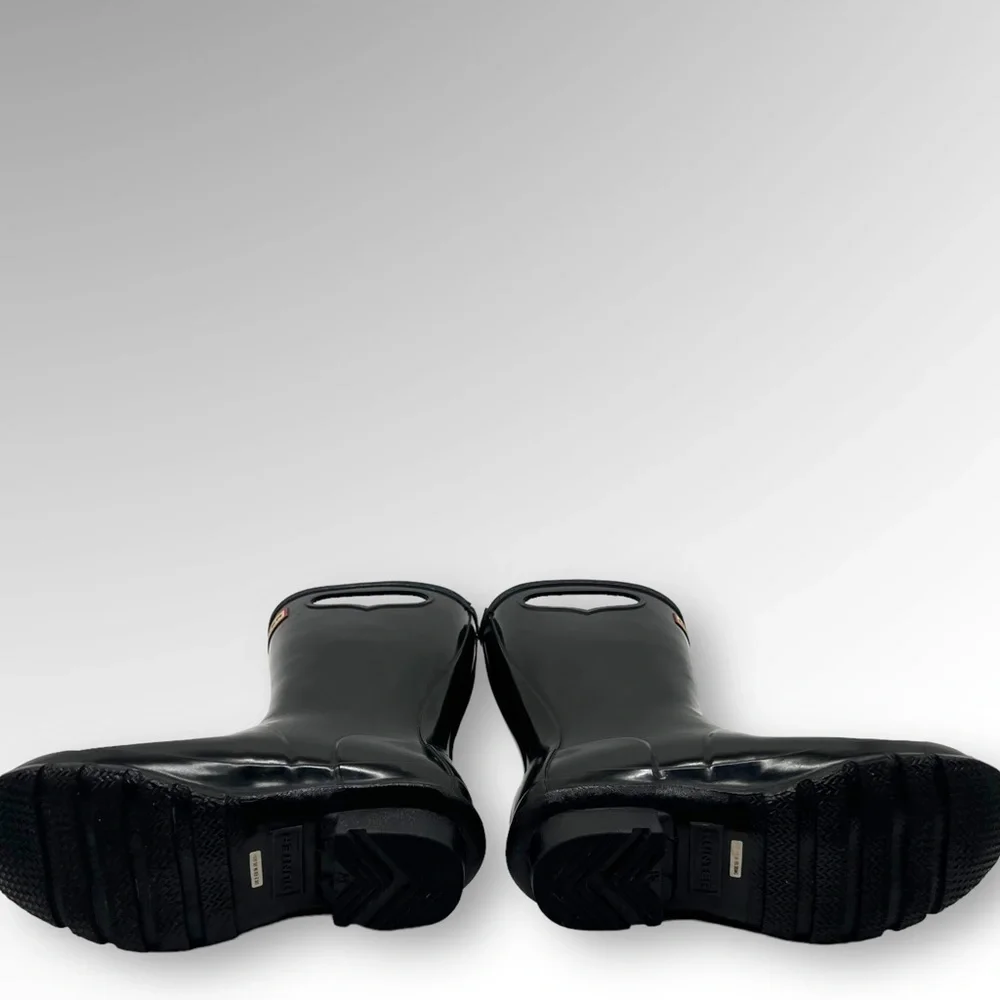 Black hunter black gloss boots. Size 7